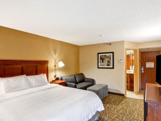 Hotels With Smoking Rooms in Hendersonville, NC