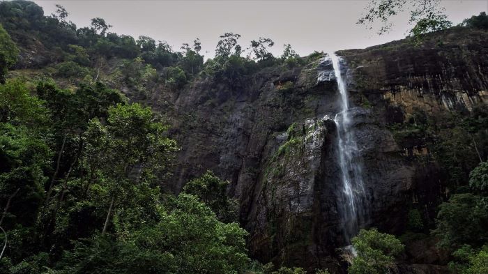 Your Guide to the Diyaluma Falls - Awe Inspiring & Majestic