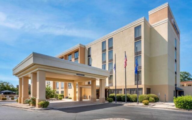 Hotels With Smoking Rooms in Elizabeth City, NC